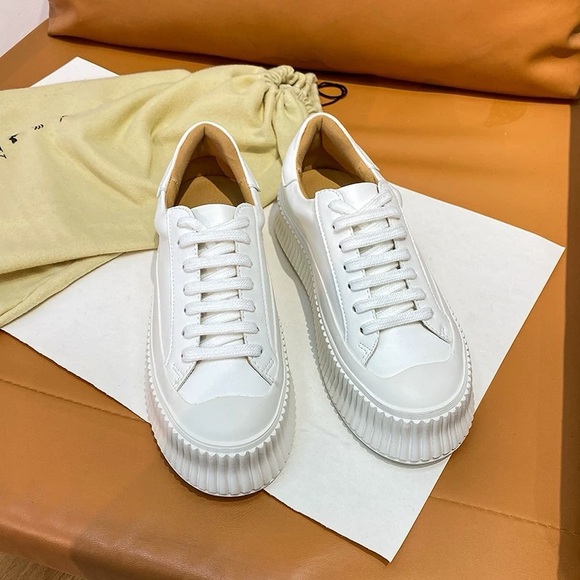 Comfortable white shoes - Picture 2 of 2